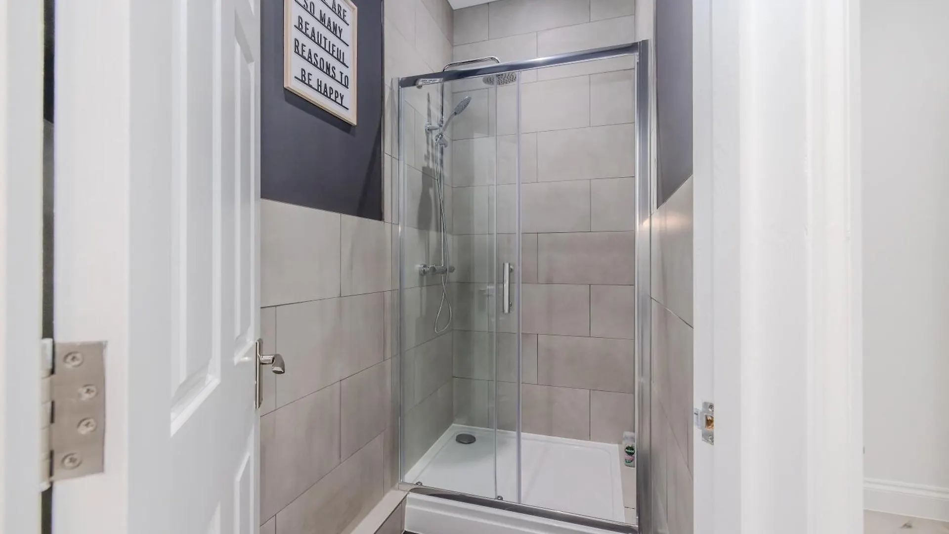 Seaside Sanctuary L Near Brighton Beach L Quiet Location L 3Bd 0*,  Reino Unido